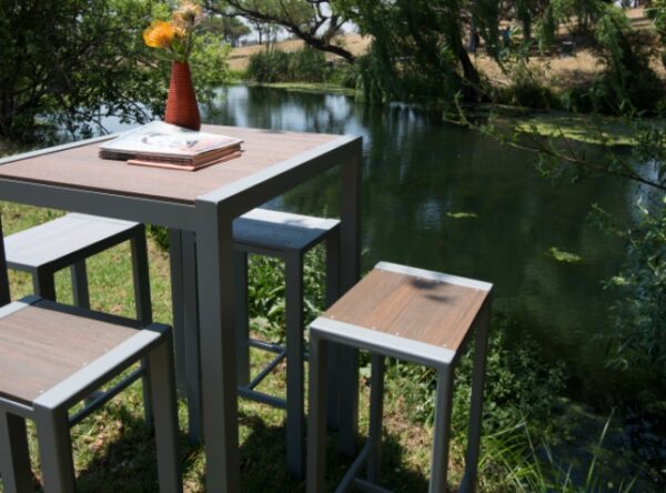 Evaglade Bar Stool & Table - Image 3