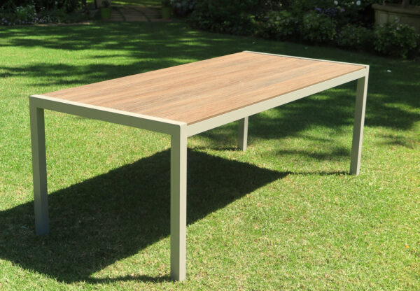 Evaglade Table